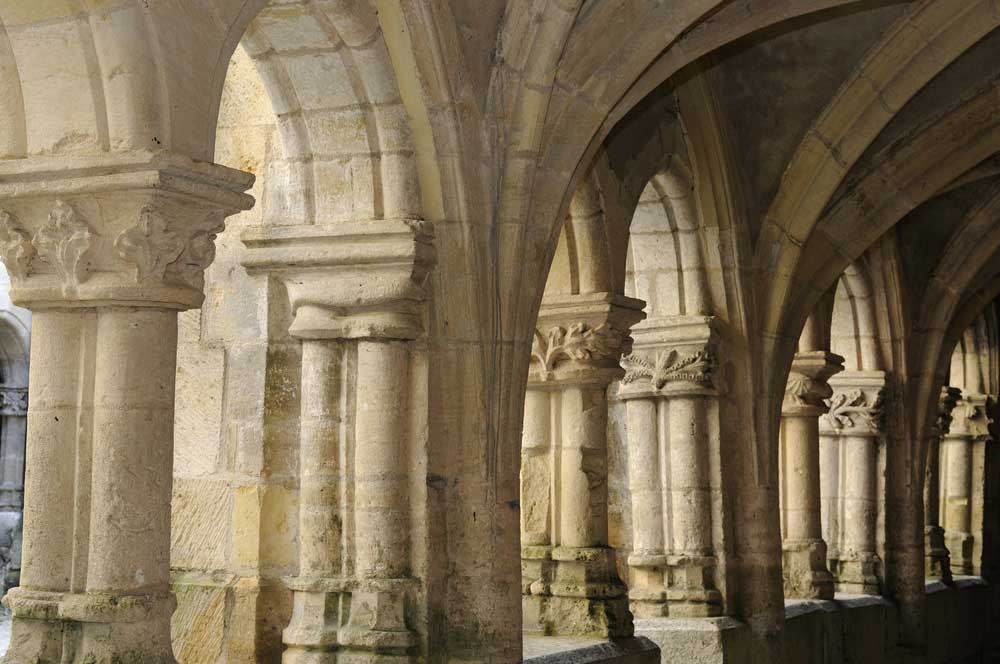 Abbaye de Montbenoît : étape de la Grande Traversée du Jura Abbaye de Montbenoît : étape de la Grande Traversée du Jura